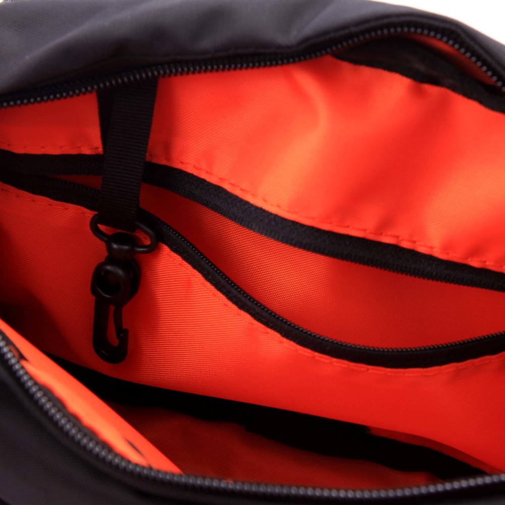 tas travelling sling bag